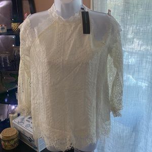NWT 😍 Gorgeous Off the shoulder Lace Blouse